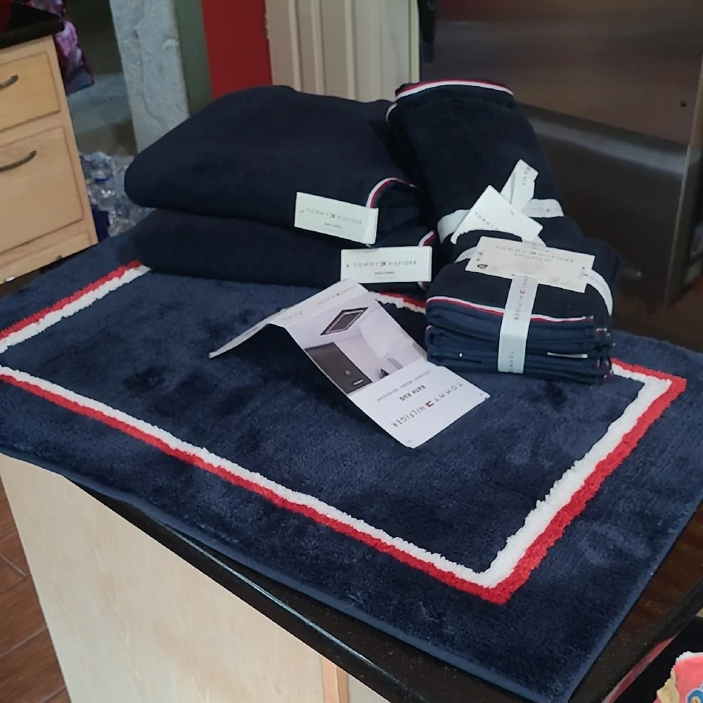 Tommy Hilfiger Bath Towel Set